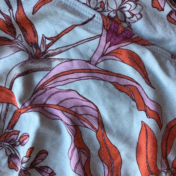 Coral Flower Bikini Top & V-Waist Bottoms Set - Picture 4 of 4